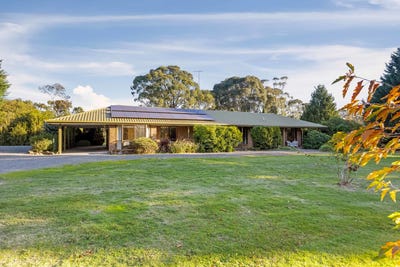 /international/au/278-greenhill-road-mount-helen-vic-147918804/