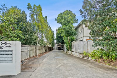 /international/au/8-35-crown-street-holland-park-west-qld-151508764/