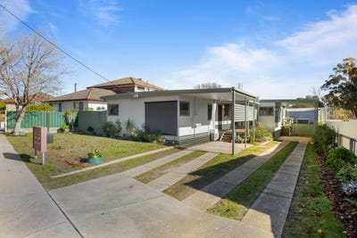 /international/au/1-2-4-sutherland-street-stawell-vic-151490460/