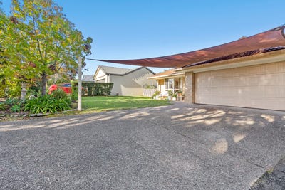 /international/au/25-county-lane-merrimac-qld-151425840/