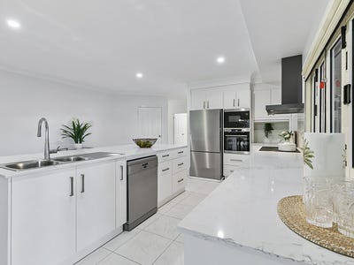 /international/au/1-whitehaven-court-clifton-beach-qld-148456596/