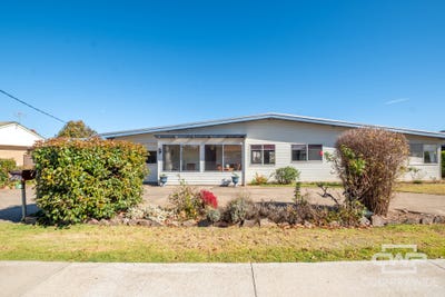/international/au/40-abercrombie-street-guyra-nsw-151149880/