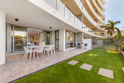 /international/au/201-59-marine-parade-redcliffe-qld-148563800/?lang=en