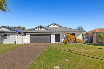 /international/au/33-kingfisher-circuit-kingscliff-nsw-148526000/