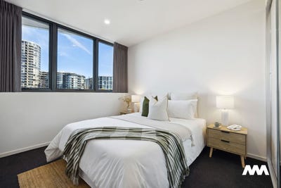/international/au/298-7-irving-street-phillip-act-147969640/
