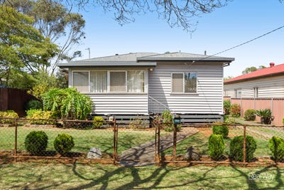 /international/au/28-stephen-street-south-toowoomba-qld-152666388/
