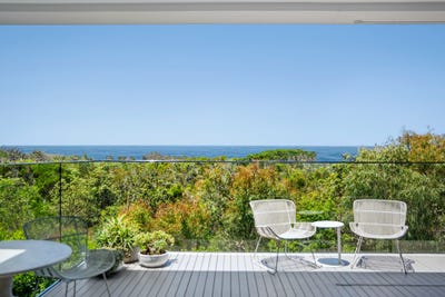 /international/au/27-marcus-dune-court-castaways-beach-qld-150635276/