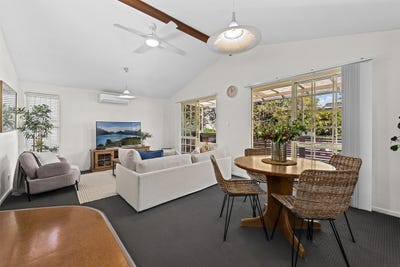 /international/au/21-violet-street-yeronga-qld-148635696/