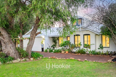 /international/au/32-the-enclave-dunsborough-wa-151272092/