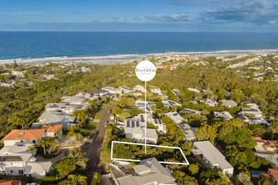 /international/au/21-captains-court-sunrise-beach-qld-204555900/