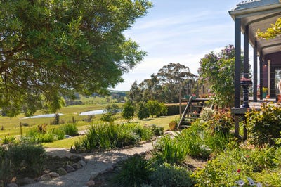 /international/au/738-feeneys-lane-baynton-vic-700429332/