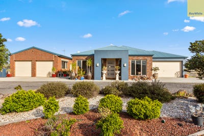 /international/au/11-eyrie-court-hopetoun-park-vic-151445820/