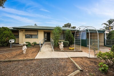 /international/au/4-robin-street-murray-bridge-sa-151636068/