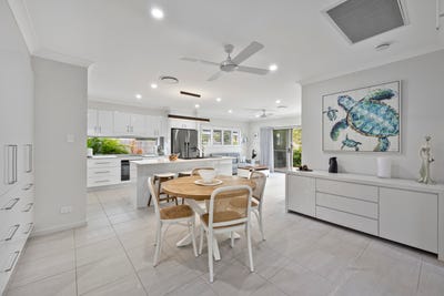 /international/au/14-agnes-place-bli-bli-qld-151446364/