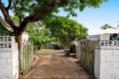 /international/au/38-regent-street-aka-219a-hale-street-petrie-terrace-qld-204468896/
