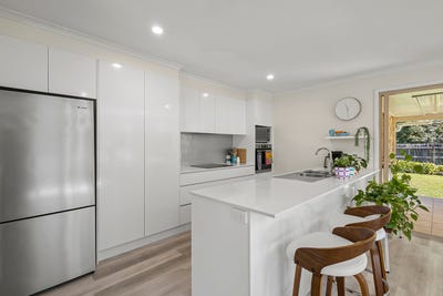 /international/au/23-oak-street-cooroy-qld-152163856/