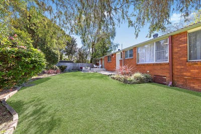 /international/au/8-annette-place-belrose-nsw-152341308/