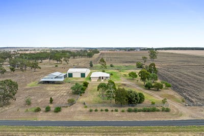 /international/au/24-naumann-road-back-plains-qld-700403900/