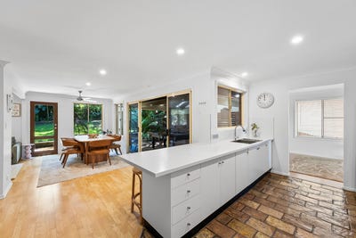 /international/au/17-shannon-parade-berkeley-vale-nsw-150737528/
