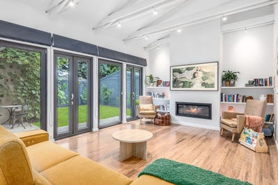 /international/au/2-99-south-valley-road-highton-vic-150609568/