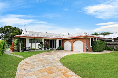 /international/au/6-sacha-place-carrara-qld-151461452/
