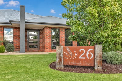 /international/au/26-bottlebrush-drive-moama-nsw-150902996/