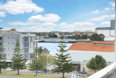 /international/au/501-14-honeysuckle-drive-newcastle-nsw-151172212/