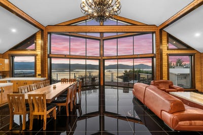/international/au/68-kunama-drive-jindabyne-nsw-151514400/
