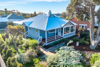 /international/au/131-hindmarsh-road-victor-harbor-sa-151876120/