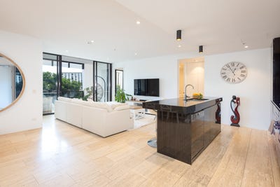 /international/au/202e-1-marina-drive-benowa-qld-152576944/