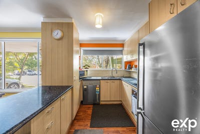 /international/au/13-97-edmund-rice-drive-southport-qld-151445336/
