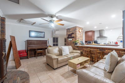 /international/au/23-33-country-road-jimboomba-qld-148455240/