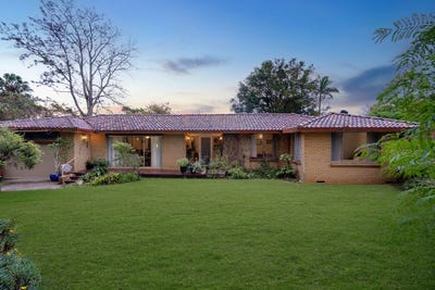 /international/au/9-locksley-close-wahroonga-nsw-151344704/