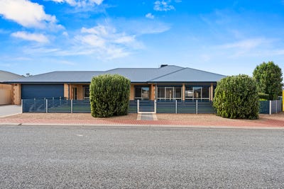 /international/au/2-mcdonald-court-risdon-park-south-sa-150978676/