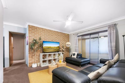 /international/au/17-24-sir-joseph-banks-street-bankstown-nsw-150712856/