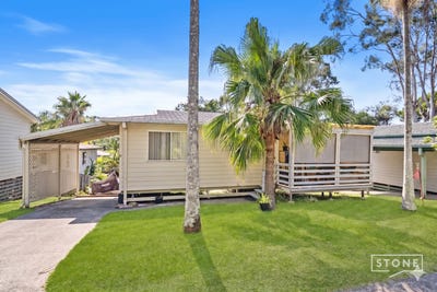/international/au/1-willow-tree-close-stapylton-qld-150837104/