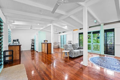 /international/au/3-legret-close-clifton-beach-qld-148453212/