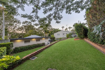 /international/au/37-the-esplanade-st-lucia-qld-150816528/