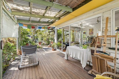 /international/au/22-carntyne-street-morningside-qld-152302660/