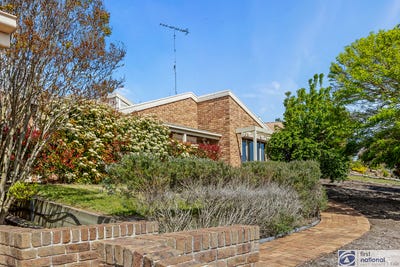 /international/au/6-merriman-drive-yass-nsw-150826516/