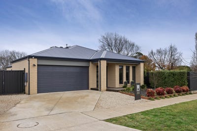 /international/au/30-chauncey-street-lancefield-vic-151510880/