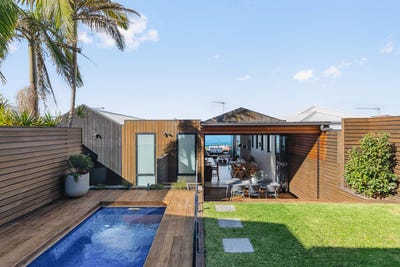 /international/au/16-close-street-south-coogee-nsw-148504136/