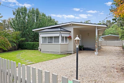 /international/au/13-quantrill-avenue-benalla-vic-152580292/