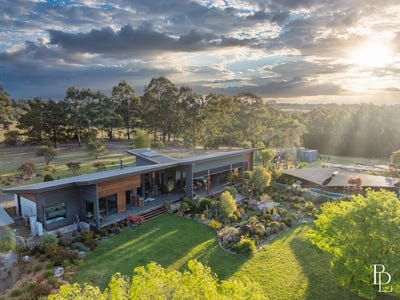 /international/au/17-greenmeadow-lane-nowra-hill-nsw-147938656/
