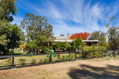 /international/au/35-neates-road-campbells-creek-vic-151122820/