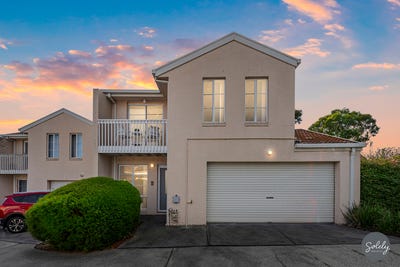 /international/au/8-3-barrington-crescent-amaroo-act-151274380/