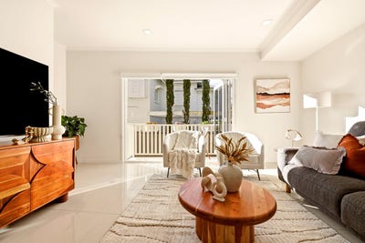 /international/au/1-19-donald-street-camp-hill-qld-151562464/
