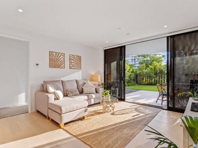 /international/au/1103-1328-gold-coast-highway-palm-beach-qld-152488320/