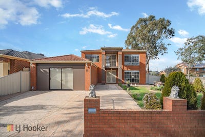 /international/au/18-salween-crescent-roxburgh-park-vic-148453224/
