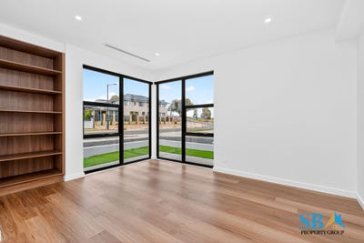 /international/au/30-pat-lovell-crescent-whitlam-act-204522448/